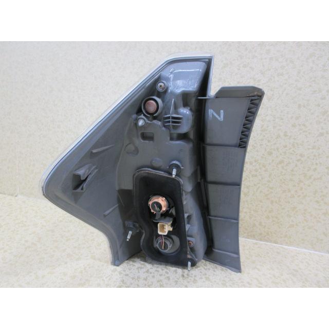 トヨタ プリウス α ZVW40/ZVW41 前期 純正 右 テール ランプ : 株式