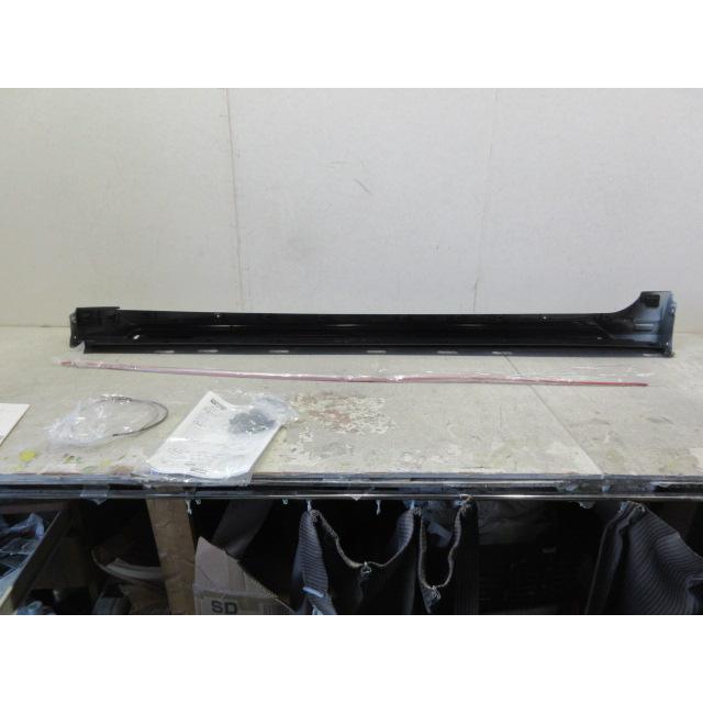 未使用・未塗装品 トヨタ カローラ ツーリング NRE210 TRD 右サイド 