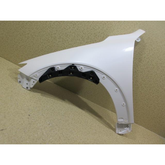 DK5FW CX-3 右フロントフェンダーモール 無塗装 (80741) DK5FW CX-3 右フロントフェンダーモール 無塗装 (80741) マツダ CX-3