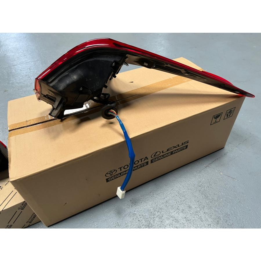 送料無料 極上品 レクサス LS500 前期型 リア テールランプ 一式 外側