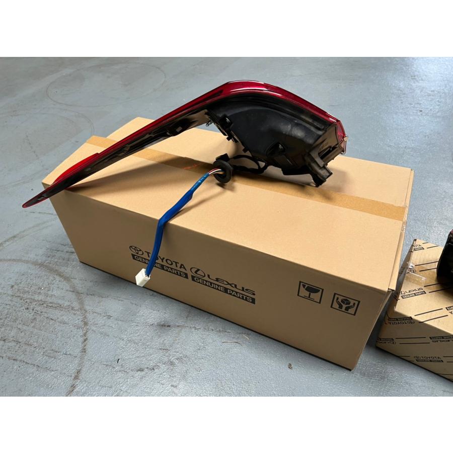 送料無料 極上品 レクサス LS500 前期型 リア テールランプ 一式 外側