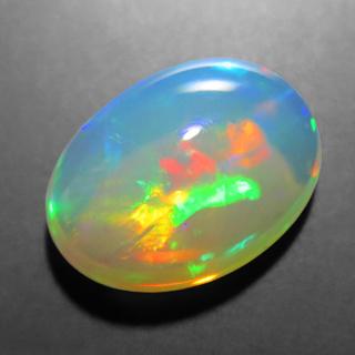 エチオピアオパール ルース 4.17ct 淡橙の地色に橙 緑 赤の遊色  