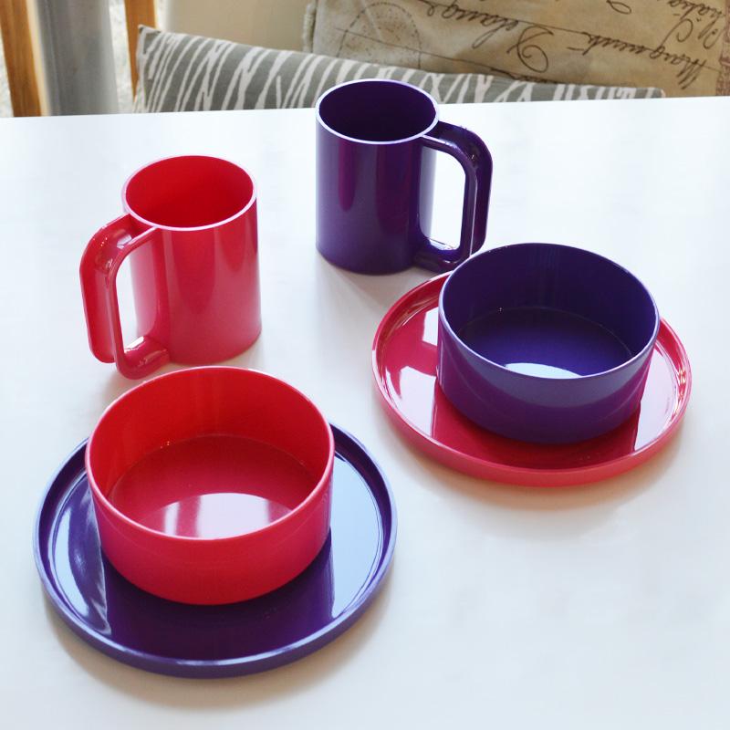 赤いシェブロンデザイン皿4枚セット 赤いシェブロンデザイン皿4枚セット 赤いシェブロンデザイン皿4枚セット