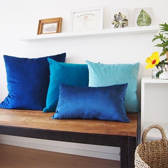 ネイビーブルーの長方形クッション