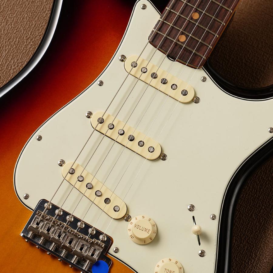 Fender American Vintage II 61 25/8店頭購入品 Fender American Vintage II 1961 Stratocaster Olympic White