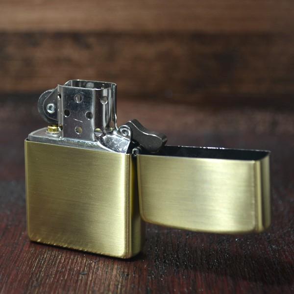 Zippo Brass Logo Emblem Black Crackle® Lighter – Zippo USA