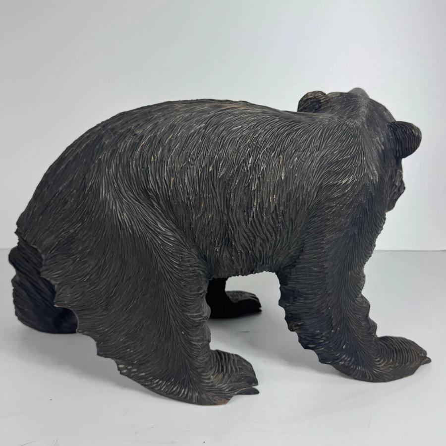 北海道伝統工芸 迫力ある木彫りの熊 作家銘あり 置物 長約48cm 刻