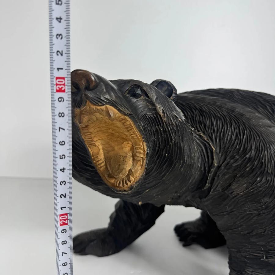 北海道伝統工芸 迫力ある木彫りの熊 作家銘あり 置物 長約48cm 刻