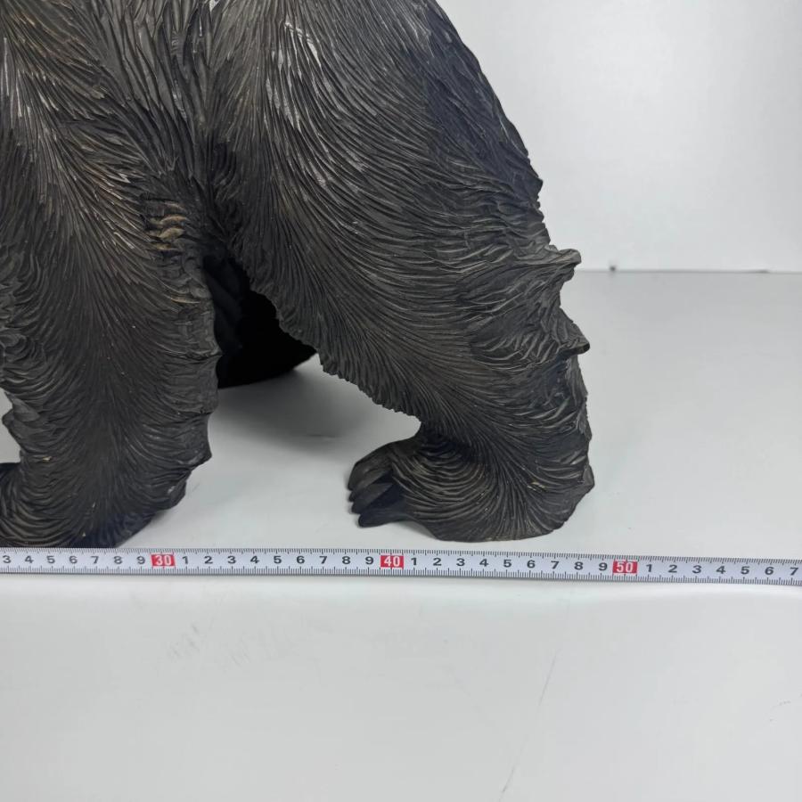 北海道伝統工芸 迫力ある木彫りの熊 作家銘あり 置物 長約48cm 刻