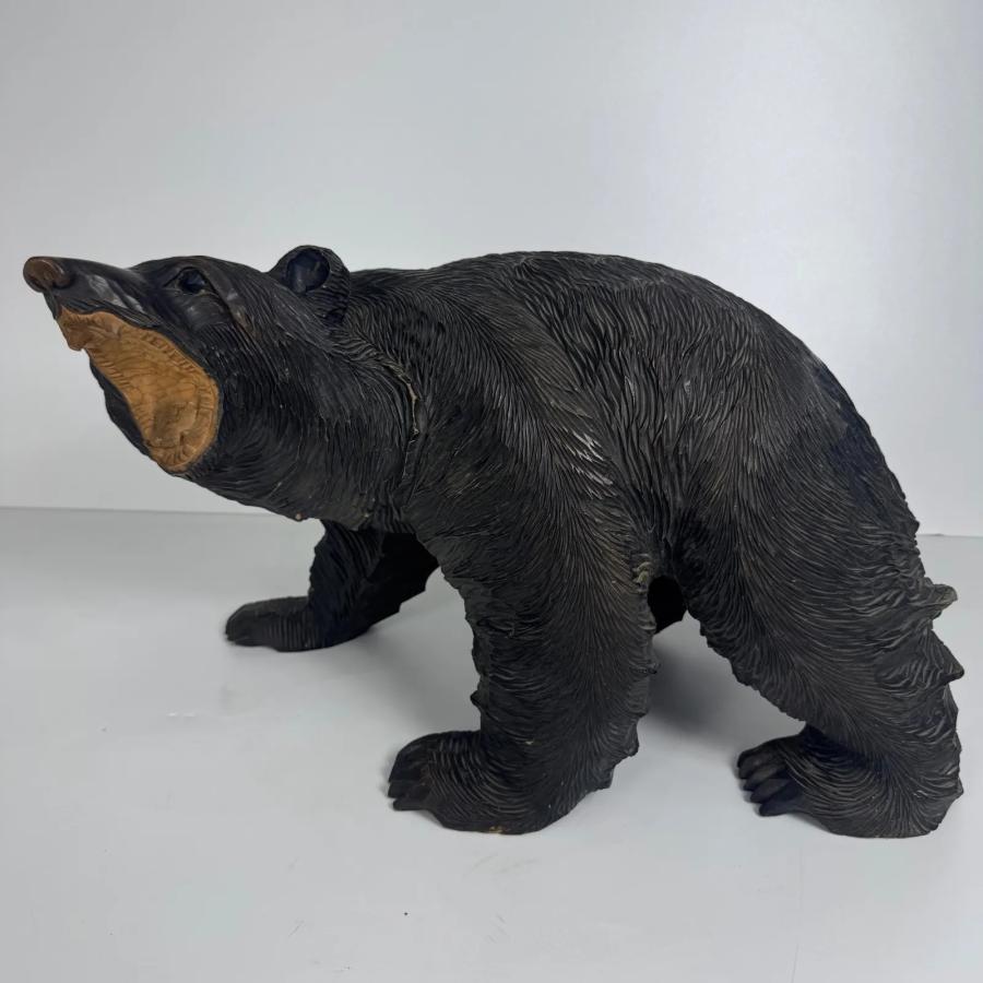 北海道伝統工芸 迫力ある木彫りの熊 作家銘あり 置物 長約48cm 刻