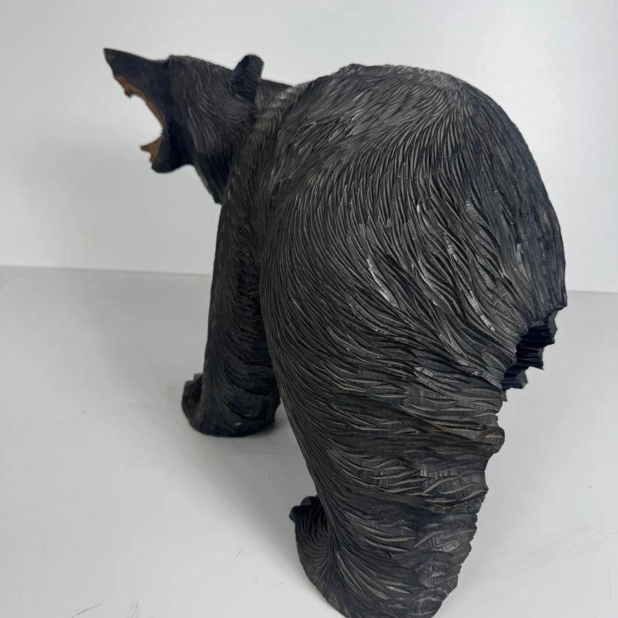 北海道伝統工芸 迫力ある木彫りの熊 作家銘あり 置物 長約48cm 刻