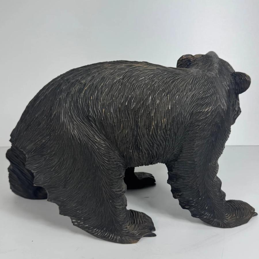 北海道伝統工芸 迫力ある木彫りの熊 作家銘あり 置物 長約48cm 刻