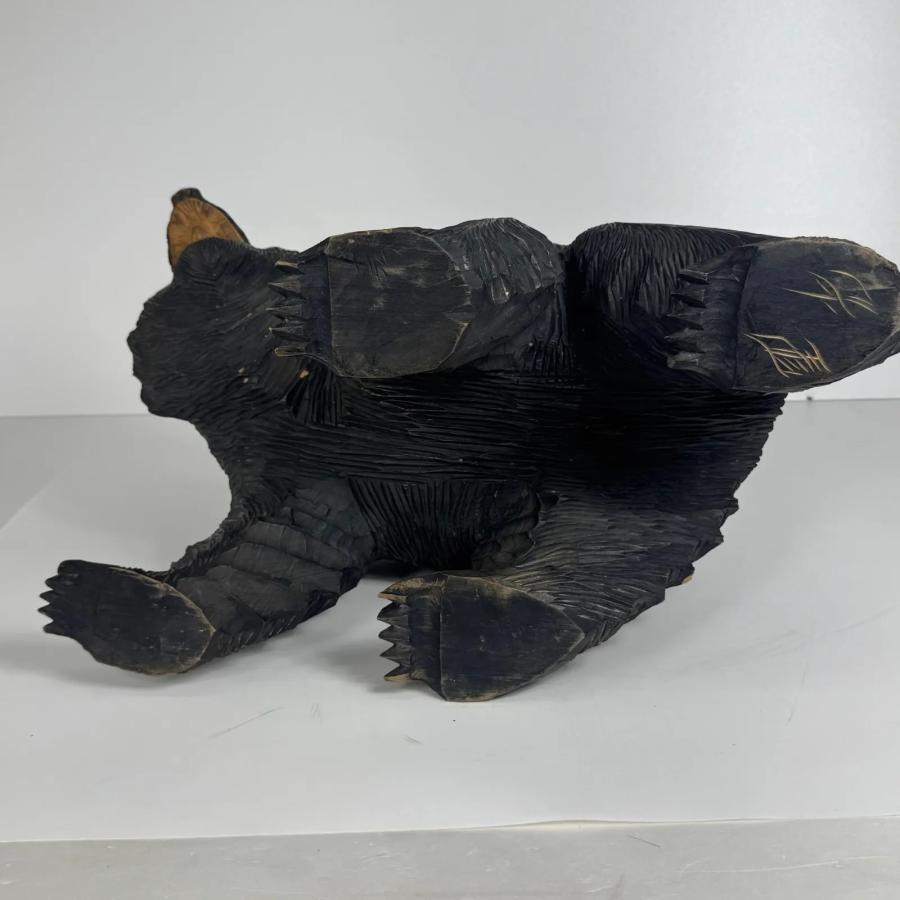 北海道伝統工芸 迫力ある木彫りの熊 作家銘あり 置物 長約48cm 刻
