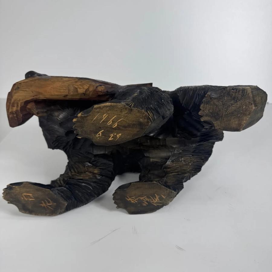 北海道伝統工芸 木彫りの熊 鮭くわえ彫刻 作家銘あり 彫刻アート 置物