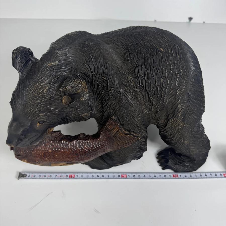 北海道伝統工芸 木彫りの熊 鮭くわえ彫刻 作家銘あり 彫刻アート 置物
