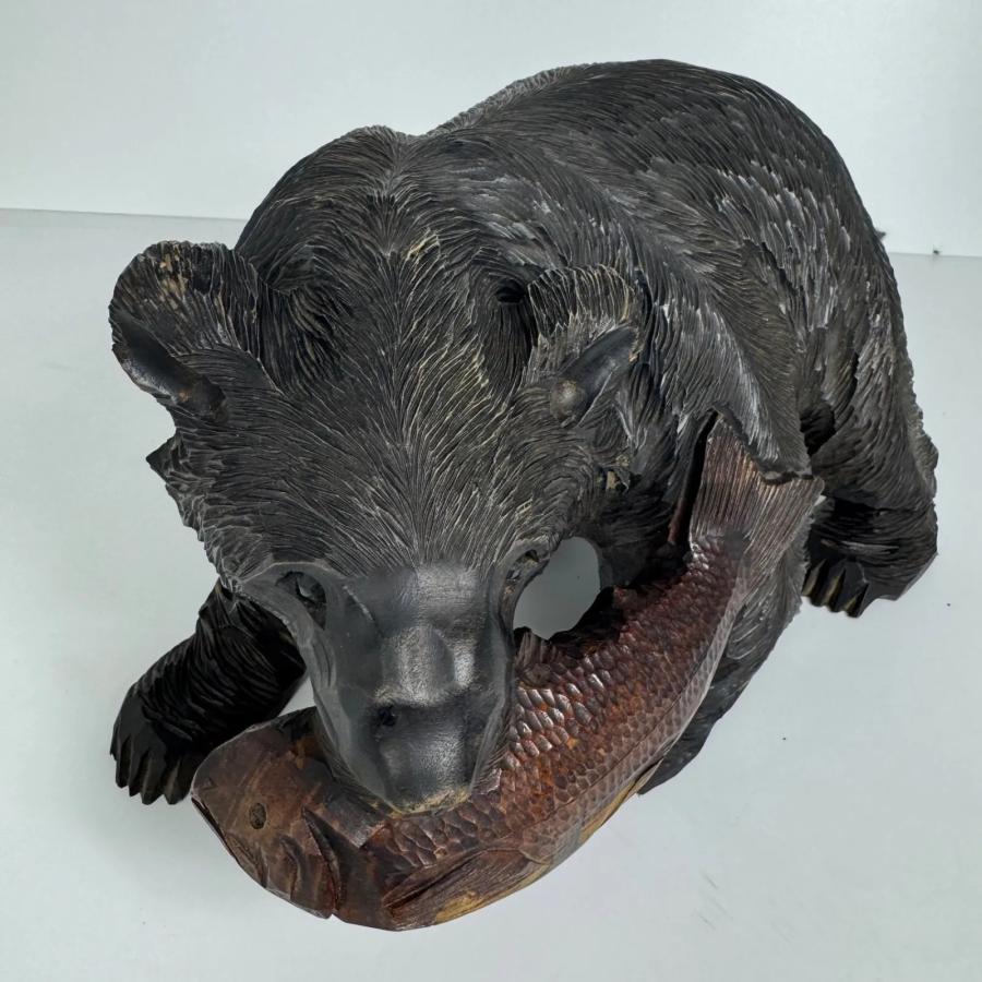 北海道伝統工芸 木彫りの熊 鮭くわえ彫刻 作家銘あり 彫刻アート 置物