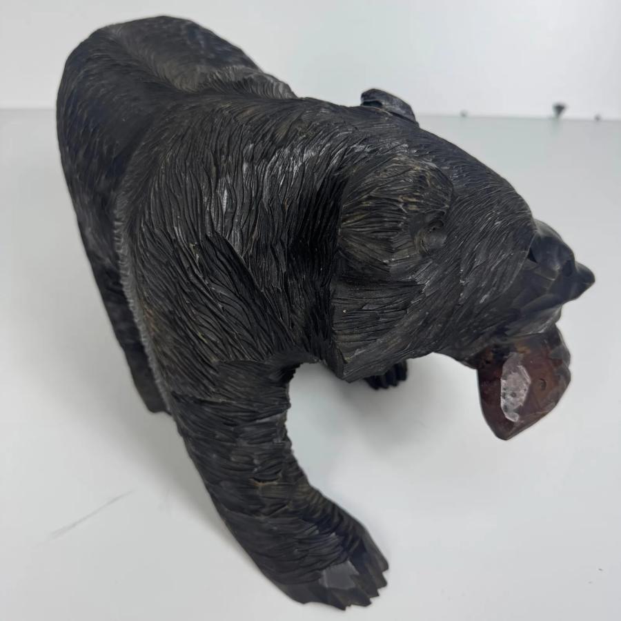 北海道伝統工芸 木彫りの熊 鮭くわえ彫刻 作家銘あり 彫刻アート 置物