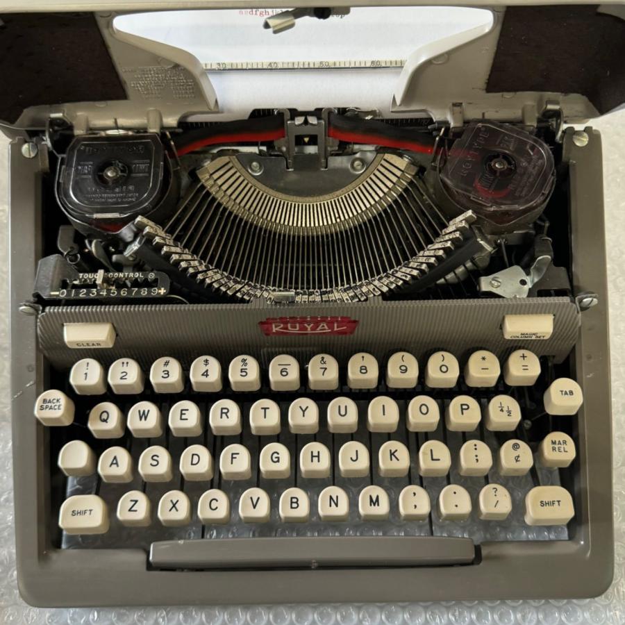 語タイプライター 動作確認済  Futura 800 完動品 ROYAL FUTURA 800 ロイヤル タイプライター フトゥーラ 1958