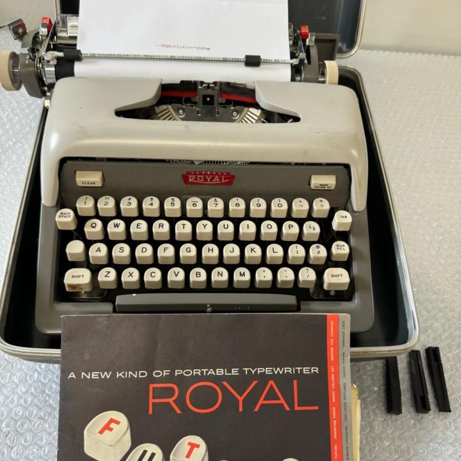 語タイプライター 動作確認済  Futura 800 完動品 ROYAL FUTURA 800 ロイヤル タイプライター フトゥーラ 1958