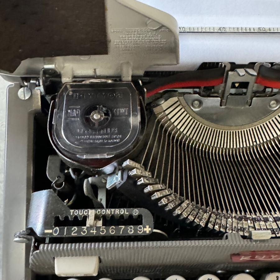 完動品 ROYAL FUTURA 800 ロイヤル タイプライター フトゥーラ 1958