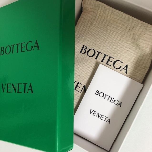 BOTTEGA VENETA（ボッテガ・ヴェネタ） BOTTEGA ファスナー付き カード