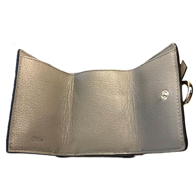 Chloe（クロエ） アルファベット 三つ折り ミニ財布 カシミアグレー 