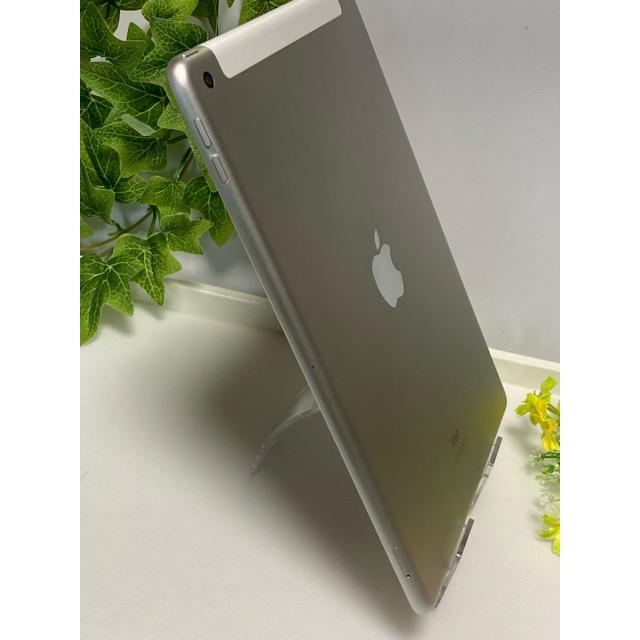 iPad 極美品☆ Apple au SIMフリー (第8世代) (10.2インチ) シルバー