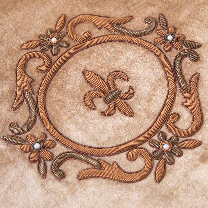 La deco ラ・デコ ビーズ 刺繍デザインクッションカバー ゴールドリリー 45cm×45cm フレンチ雑貨 リビング雑貨の画像