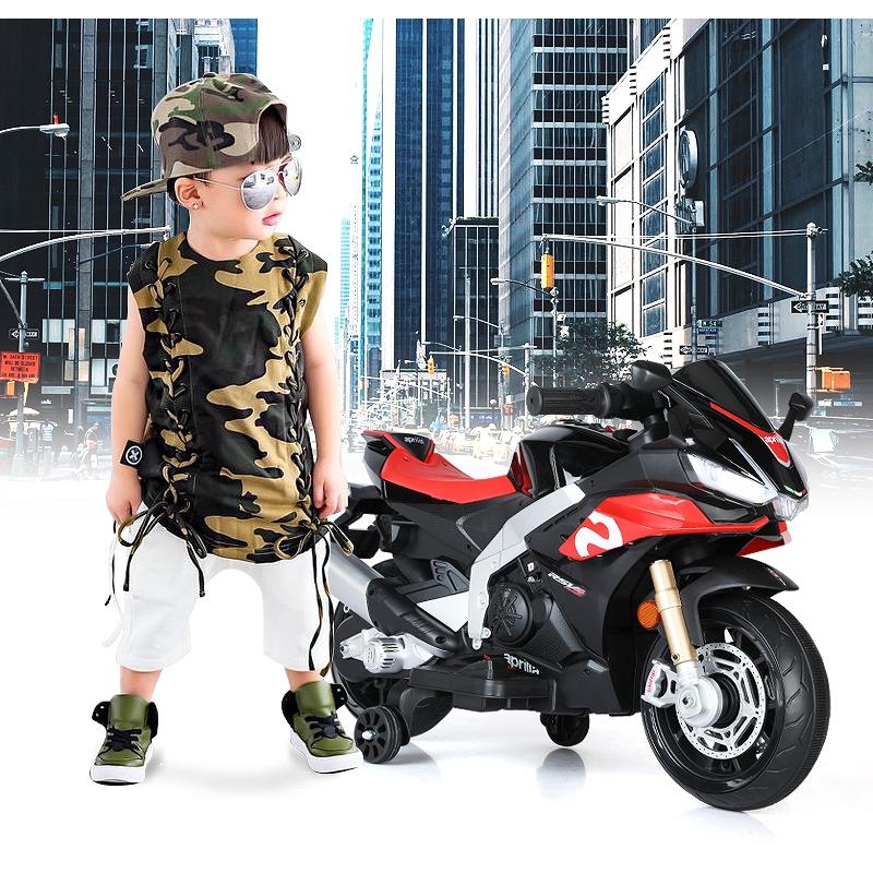 乗用玩具 電動乗用玩具 aprilia RSV4 アプリリア スポーツバイク バイク sports bike 簡単操作可能な電動カー 電動乗用玩具 子供が乗れるの画像