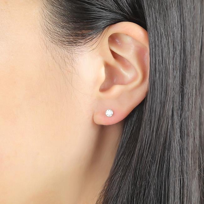 プラチナ ピアス 高品質 Pt900 スーパーキュービックジルコニア 4mm