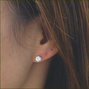 プラチナ ピアス 高品質 Pt900 スーパーキュービックジルコニア 6mm 