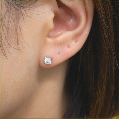 Pt900 プラチナ キュービックジルコニア ピアス 4mm プリンセスカット】プラチナ Pt900 スーパーキュービックジルコニア