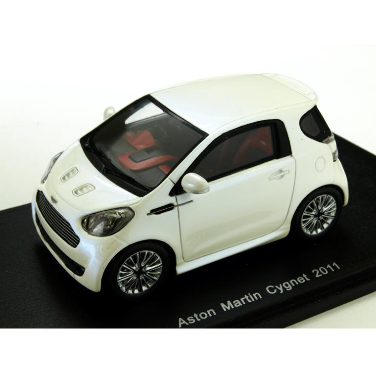 Spark 1/43 (S2167) Aston Martin Cygnet 2011 Pearl White