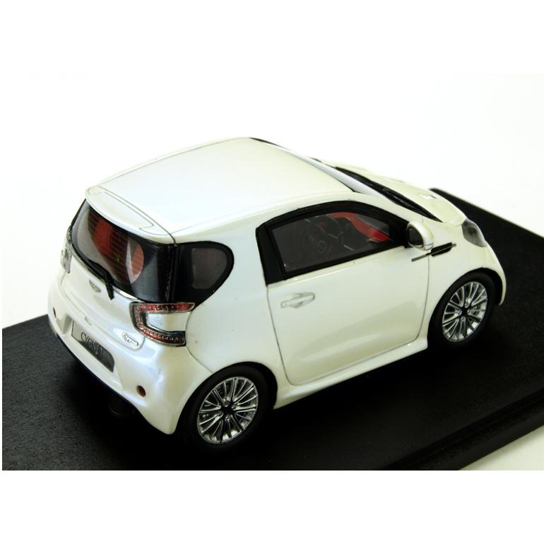 Spark 1/43 (S2167) Aston Martin Cygnet 2011 Pearl Whiteの画像