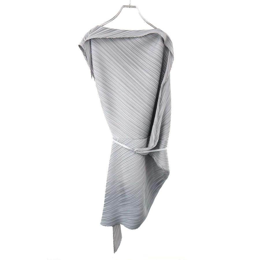 ISSEY MIYAKE（イッセイミヤケ） ノースリーブアシンメトリープリーツ