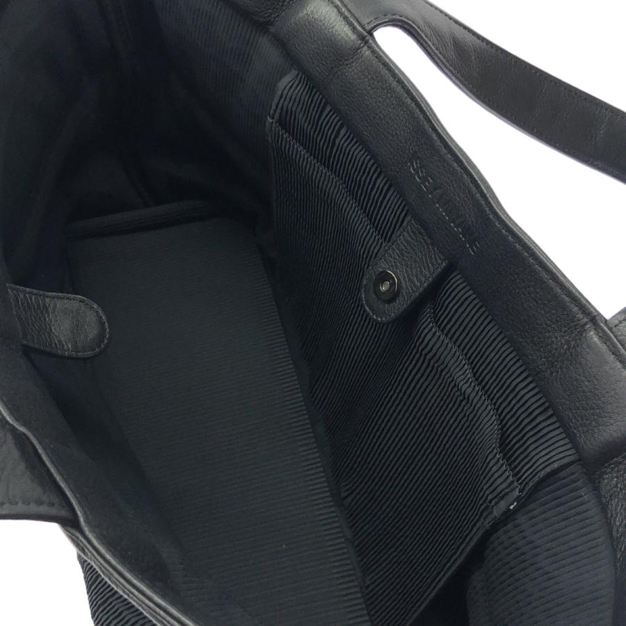 ISSEY MIYAKE（イッセイミヤケ） レザーハンドルプリーツトートバッグ