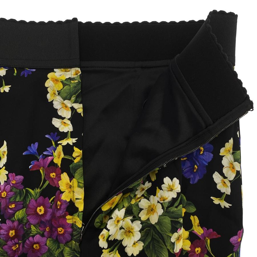DOLCE & GABBANA シルク花柄スカート ブラック　ボタン　40サイズ DOLCE&GABBANA（ドルチェ & ガッバーナ） フラワーシルクスカート