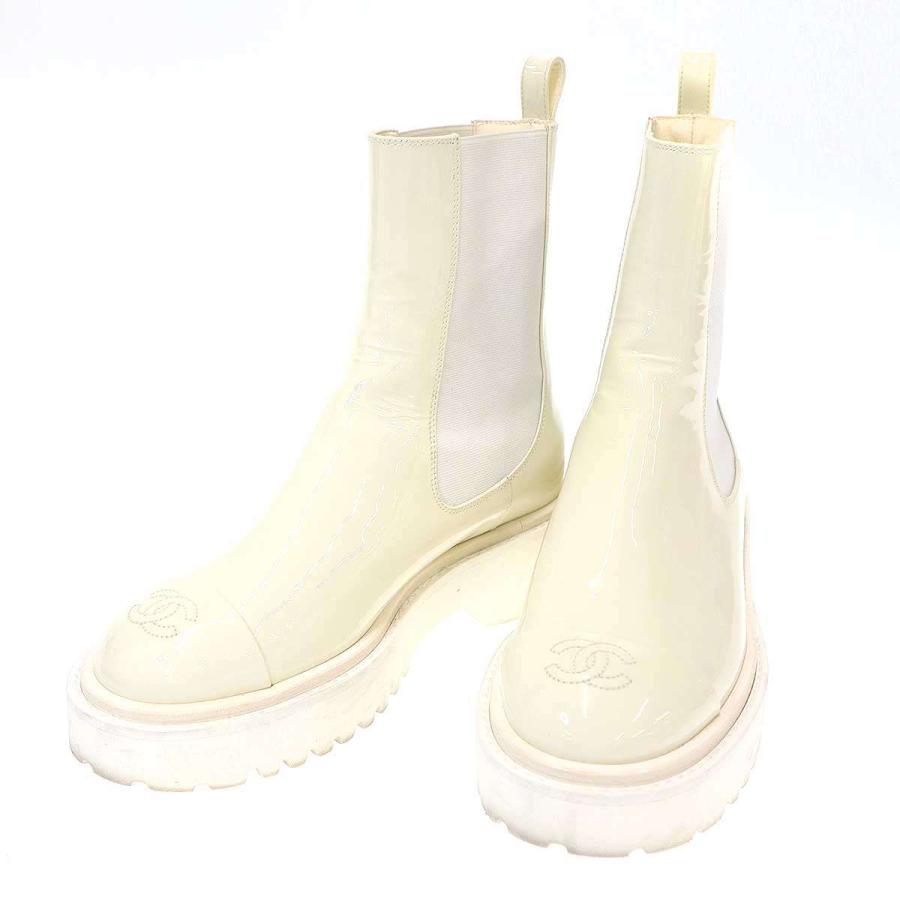 CHANEL ホワイトレザー　ブーツ CHANEL（シャネル） ココマークトゥ サイドゴアパテントレザーブーツ