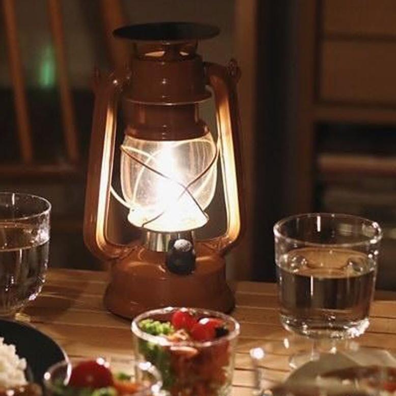 テーブルランプ おしゃれ LED アンティークランタン ソーラー USB充電 北欧 間接照明 インテリア 寝室 子供部屋 おうちキャンプ 授乳 ルミエール キャメル tks1 | 