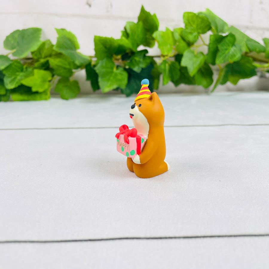 DECOLE デコレ コンコンブル（concombre） おめでとうプレゼントわんこ
