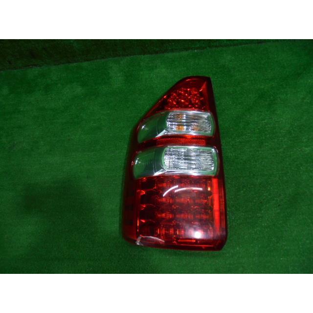 NOAH ノア DBA-ZRR75G 左テールランプ 81561-28551 (Mogee EL2688 CAE6