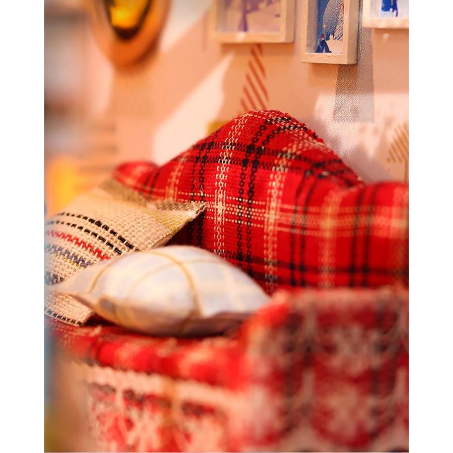 ドールハウス ミニチュア 手作りキット DIY | クリスマス ビニールハウス カフェ | 中型 1/24 | LEDライト+ケース +フィギュア |  | 09