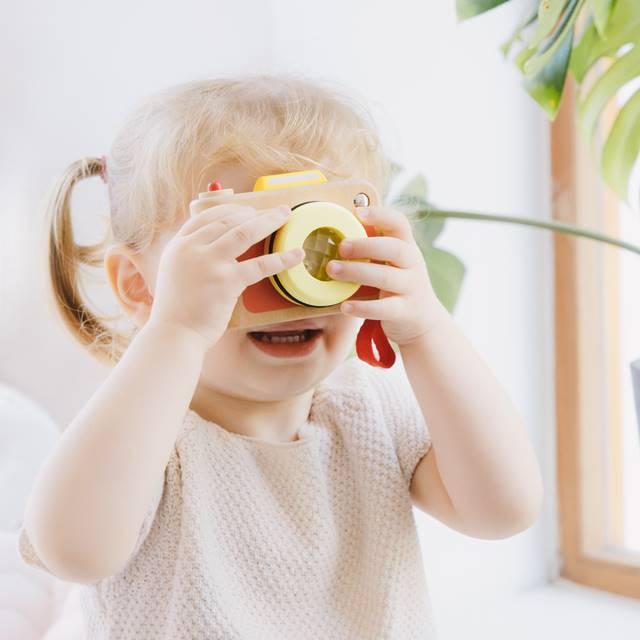 カメラ おもちゃ 赤ちゃん 出産祝い 1歳 2歳 プレゼント 木製 木のおもちゃ 子供 幼児 万華鏡 クラシックワールド マイファーストカメラ　｜mokuguru｜02