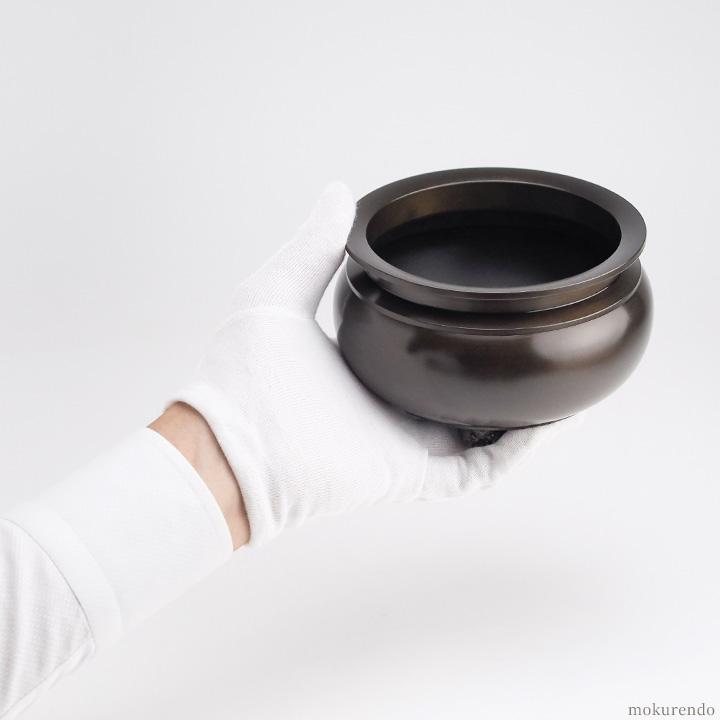 仏具 線香立て 鍋丁色 4.5寸 真鍮製 灰付 (香炉 机上香炉 前 仏具 線香立て 鍋丁色 4.5寸 真鍮製 灰付 (香炉 机上香炉 前