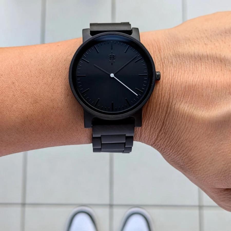 腕時計 木製 メンズ ブランド Reise グラデーションブラック文字盤×サンダルウッドの木製腕時計 40mm 男性向け 日本製 アインバンド EINBANDの画像