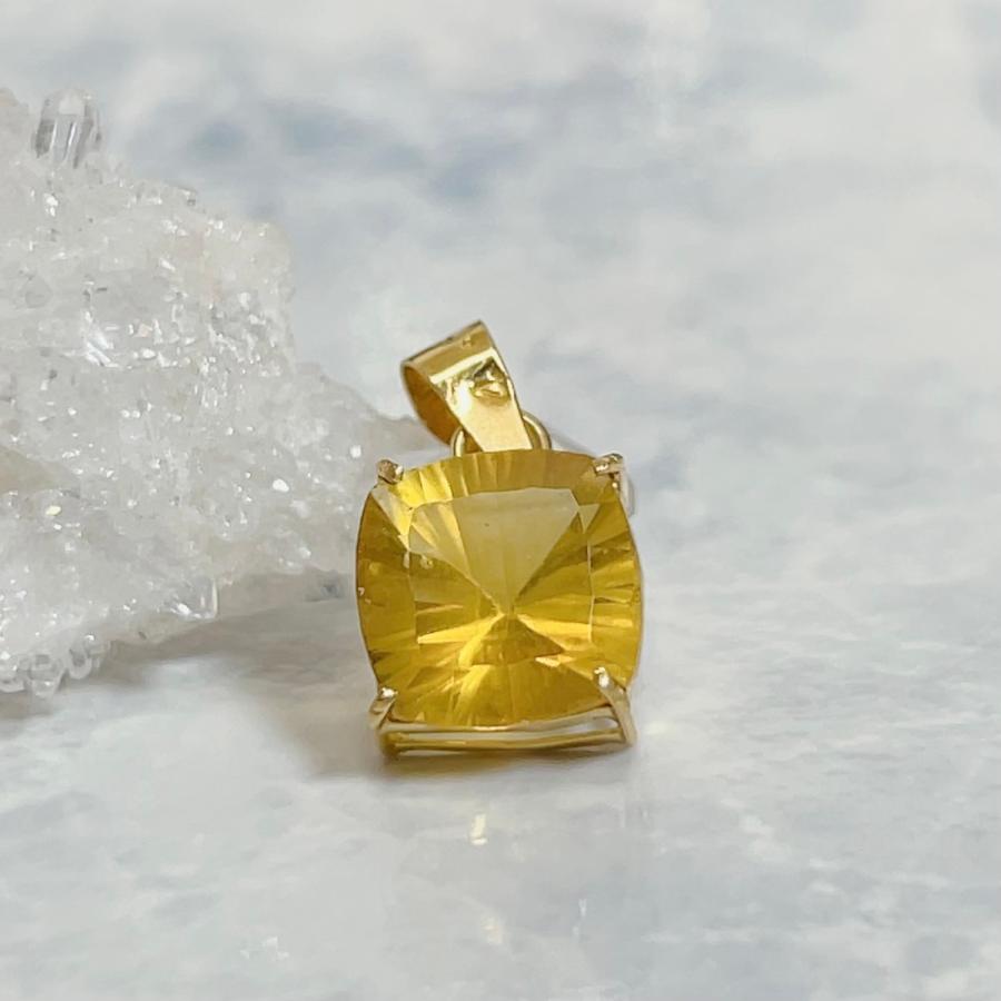 イエローフローライト K18 ペンダントトップ 天然石ジュエリー : momi 