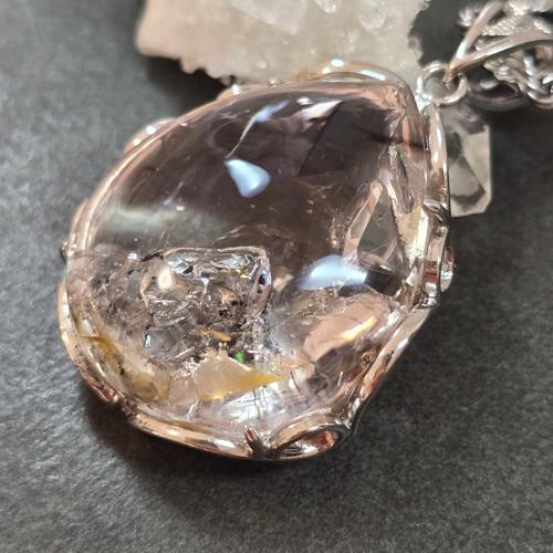 水入り水晶　ペンダント　エンハイドロクォーツ　ネックレス　シルバー　ふりふり