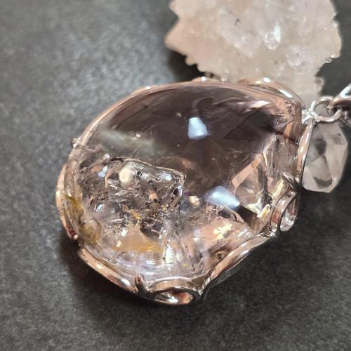 水入り水晶　ペンダント　エンハイドロクォーツ　ネックレス　シルバー　ふりふり