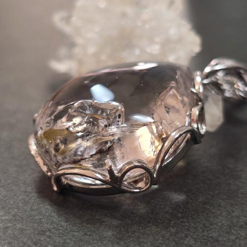 水入り水晶　ペンダント　エンハイドロクォーツ　ネックレス　シルバー　ふりふり