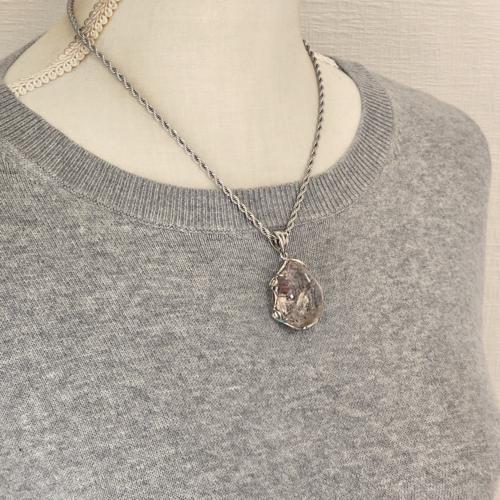 水入り水晶　ペンダント　エンハイドロクォーツ　ネックレス　シルバー　ふりふり